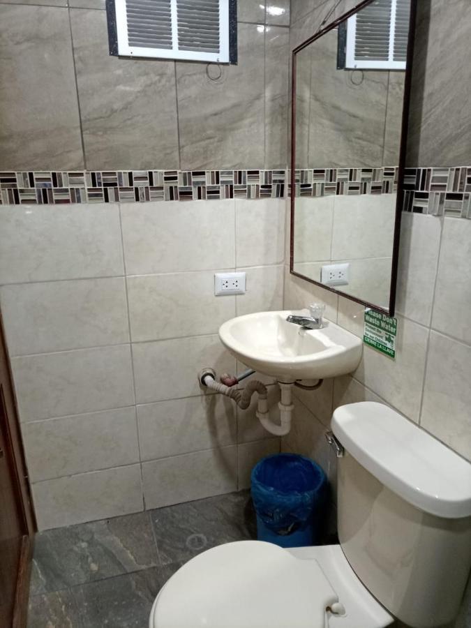 Hostal Atlantis Quito Luaran gambar