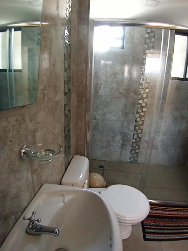 Hostal Atlantis Quito Luaran gambar